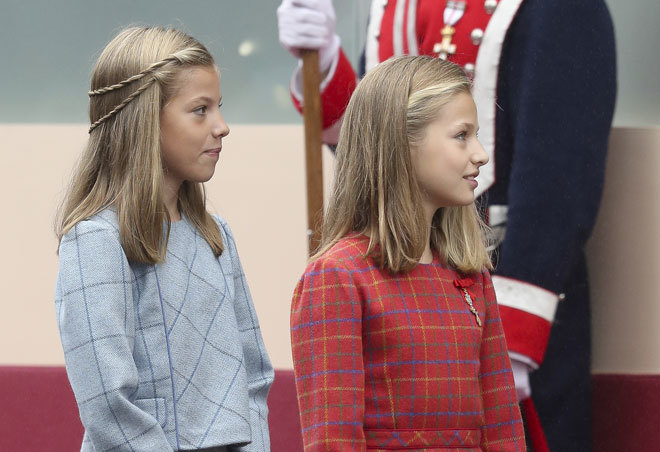 Así llevan Leonor y Sofía sus vacaciones ante las cámaras 4 Moncloa Leonor Sofia