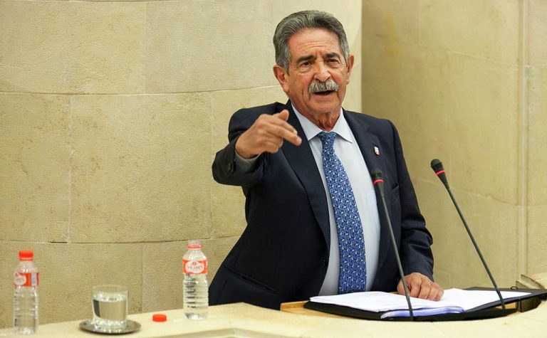 La deriva megalómana de Miguel Ángel Revilla preocupa en el PRC