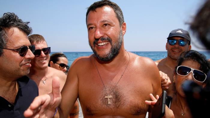 Matteo Salvini, el político que se parecía demasiado a Berlusconi 5 Moncloa playa Moncloa