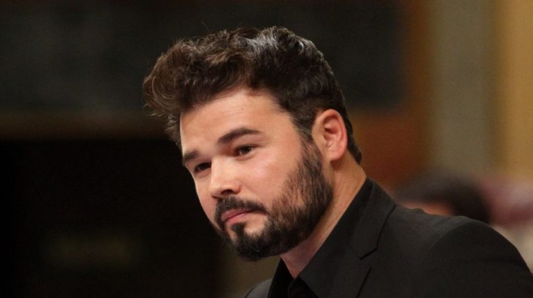 Rufián se rinde a la moda de Amancio Ortega y luce su última tendencia