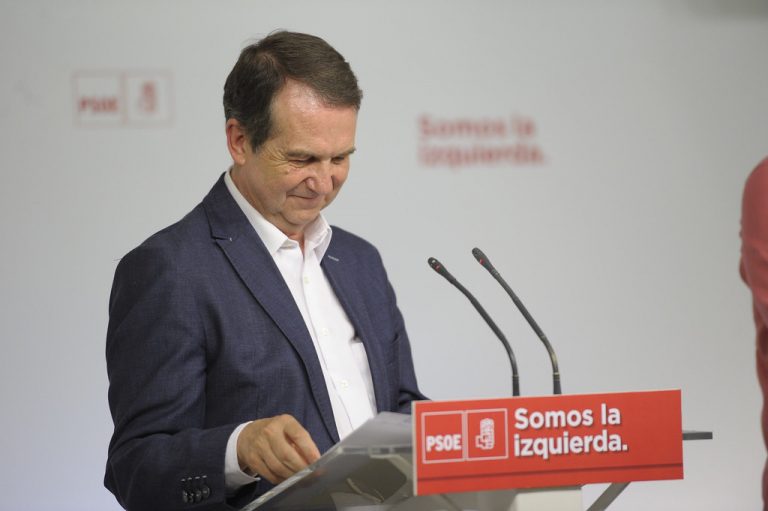 Abel Caballero ataca a Feijóo para facilitar que su sobrino asalte la Xunta