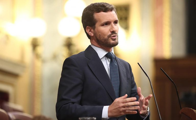Casado critica los datos del paro y habla de «desaceleración» en España
