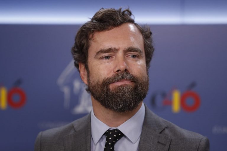 Espinosa de los Monteros zanja los rumores sobre sus bienes, mientras peligra su mansión