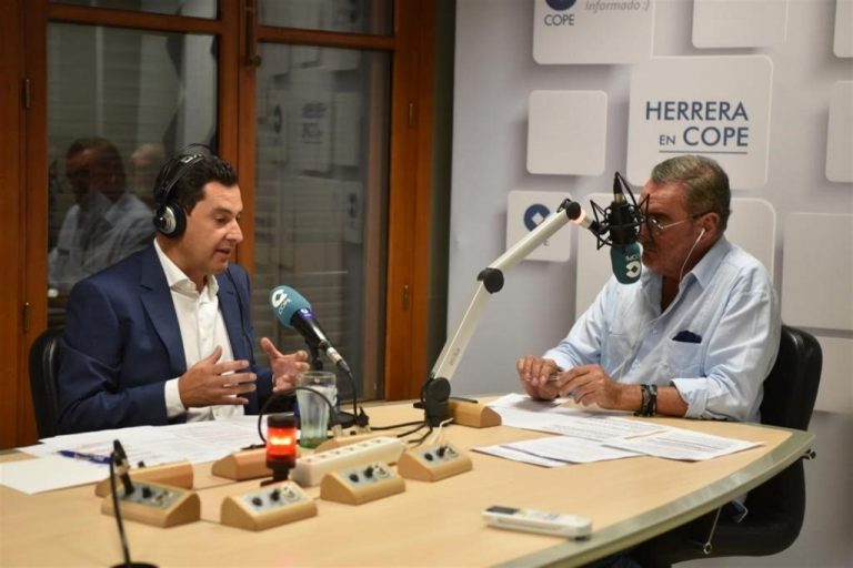 Aguirre y Cifuentes son pasado para Juanma Moreno, que reclama «presunción de inocencia»