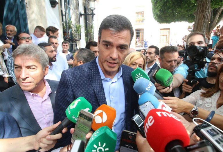 Sánchez dice a Rivera que ya cumple sus condiciones y pide la abstención