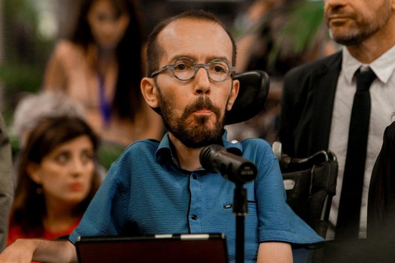 Echenique reprocha a Sánchez que ponga a España en jaque «por 10 escaños más»