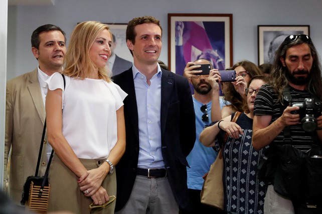 El lado más personal de Pablo Casado y su mujer, Isabel Torres 4 Moncloa Líder del PP