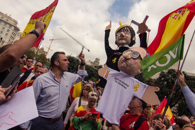 Vox rentabiliza el conflicto catalán: subida en los sondeos y más visibilidad