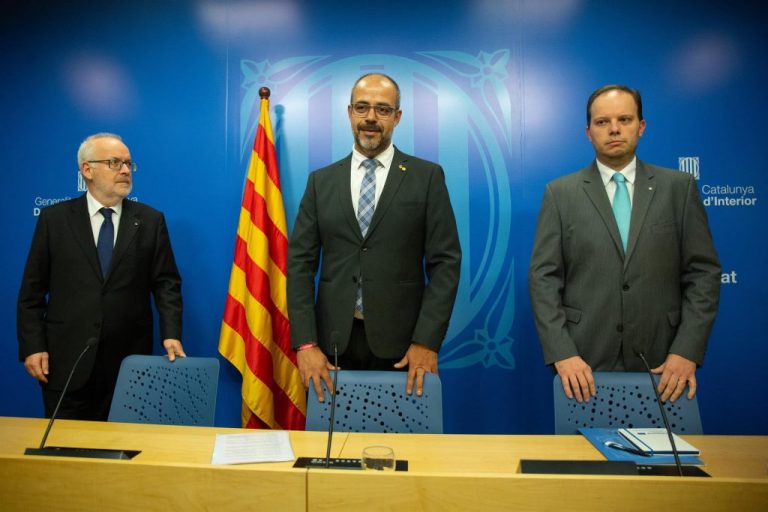 Buch respalda a los Mossos y pide aislar a los «grupos violentos»