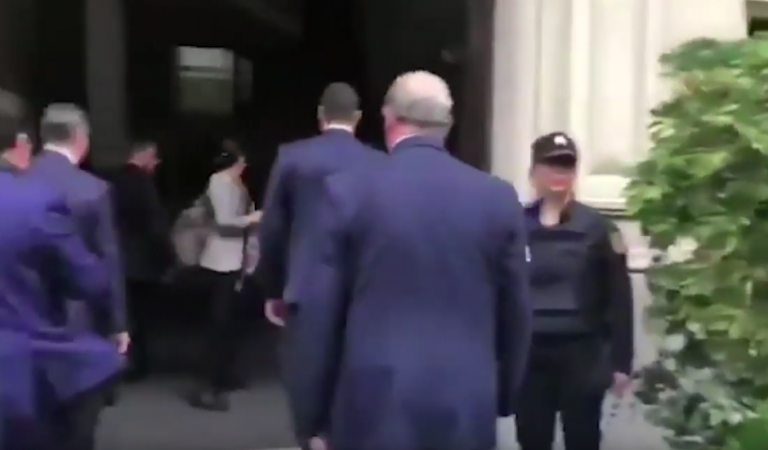 El criticado despiste de Sánchez en Cataluña: «Ella también es policía»