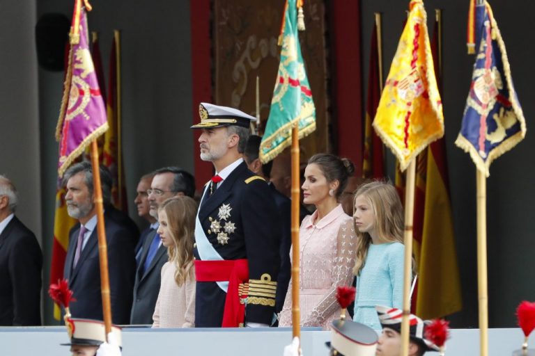 Crónica del 12 de octubre. Felipe VI y Letizia presiden el evento con varias ausencias