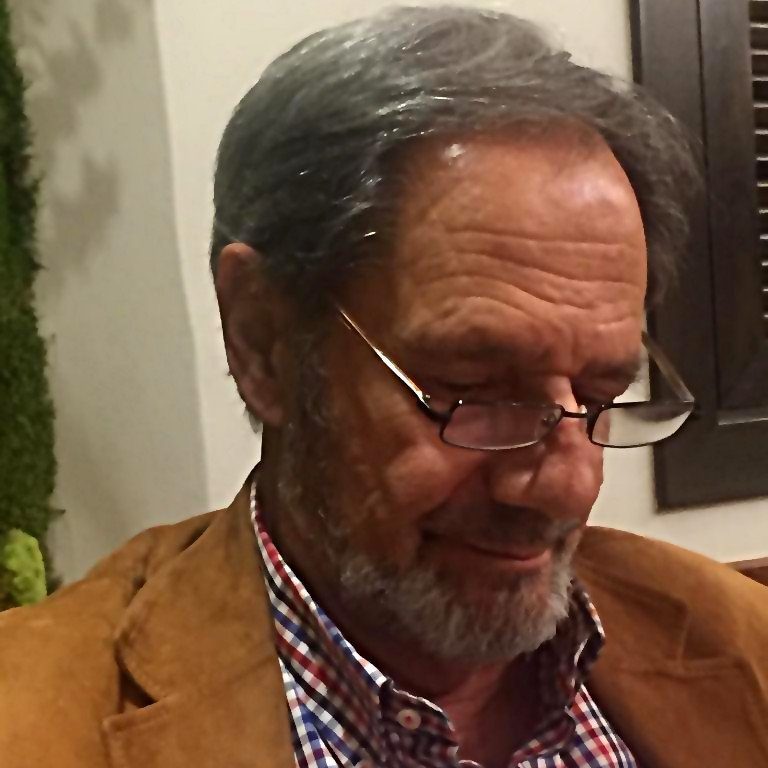 El padre de Clara Serra arremete contra el gurú favorito de Errejón