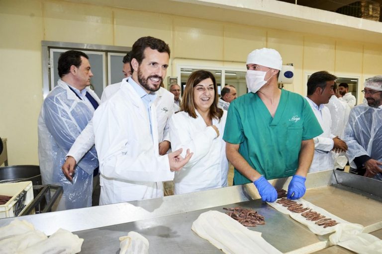 Casado exige a Sánchez que actúe por el escrache independentista