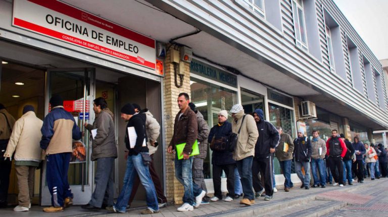 Peligro de colapso por los trámites en las oficinas para cobrar el paro