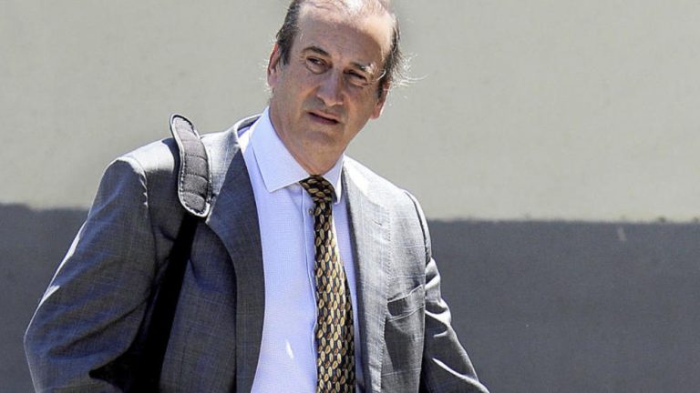 La familia Franco vendió minipisos en situación ilegal