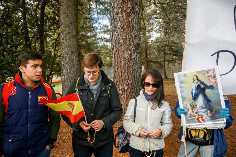 Tejero se cuela en el último adiós a Franco: así ha sido la exhumación