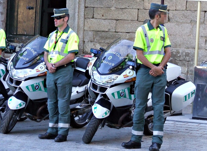 Andalucía: Guardia Civil desmantela una banda que robaba en polígonos industriales 1 Moncloa La Guardia Civil desmantela una banda dedicada al robo en polígonos industriales de Andalucia