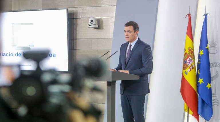 Sánchez habla con Casado y Rivera y atisba un clima de «apoyo y unidad»