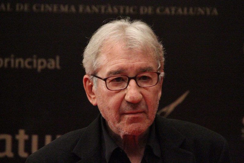 Vox se enzarza por Twitter con Rosalía, la última artista en posicionarse políticamente 4 Moncloa José Sacristán