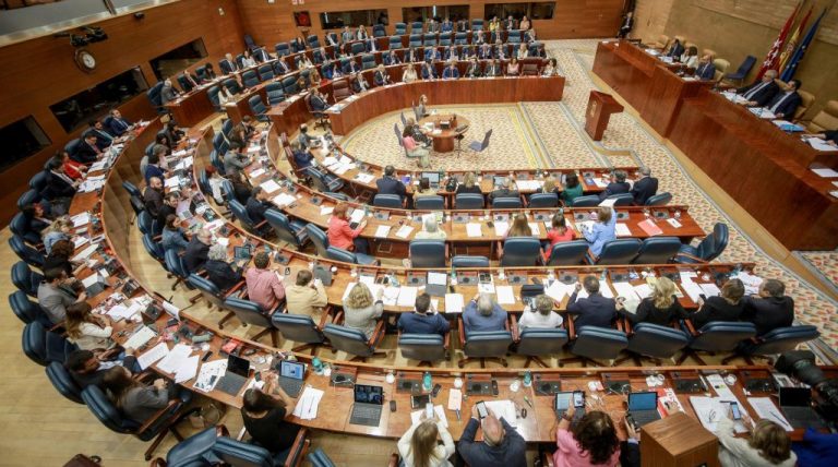 Podemos compara a la derecha con Franco por querer ilegalizar partidos separatistas