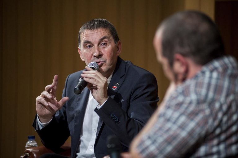 Bildu se decide: pacto en Navarra y bloqueo en Euskadi