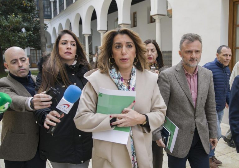 Susana Díaz califica de «involución» la propuesta de Vox sobre el aborto