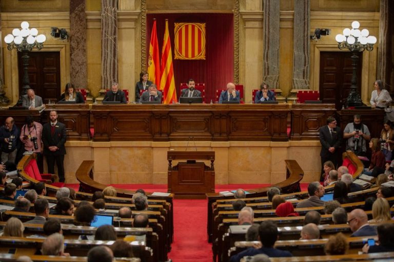 El Parlament desafía al TC: aprueba poder votar sobre la autodeterminación