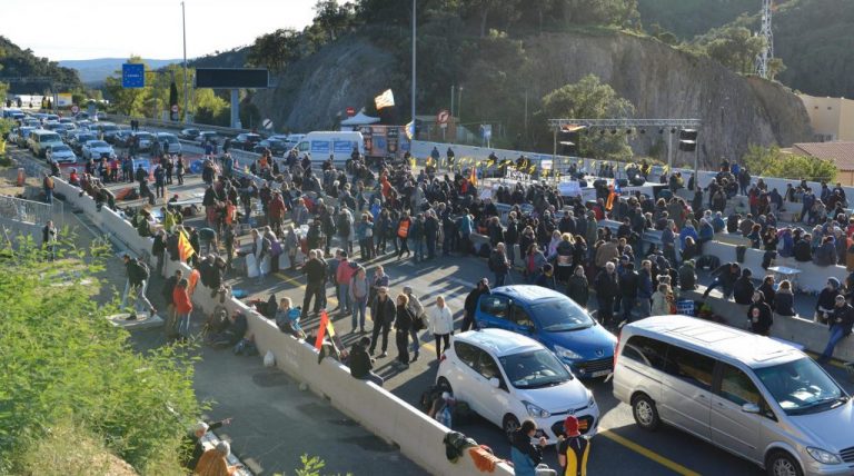 El corte de Tsunami en la AP-7 causa retenciones tras siete horas activo