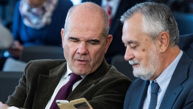 Chaves y Griñán, la misma trayectoria con diferente destino