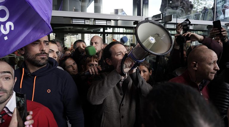 Iglesias pide el voto de PNV y Bildu para evitar una recentralización