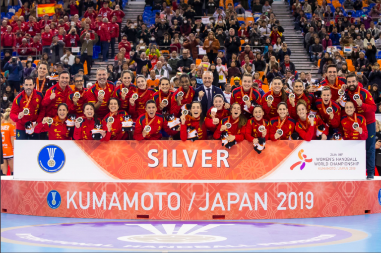 No a la Davis, sí al balonmano: Sánchez recibe ahora a las subcampeonas