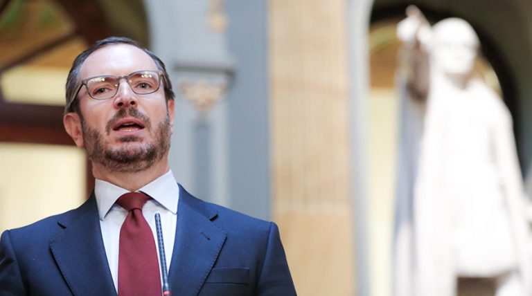 El PP acusa a Sánchez de aferrarse a la Moncloa a cualquier precio