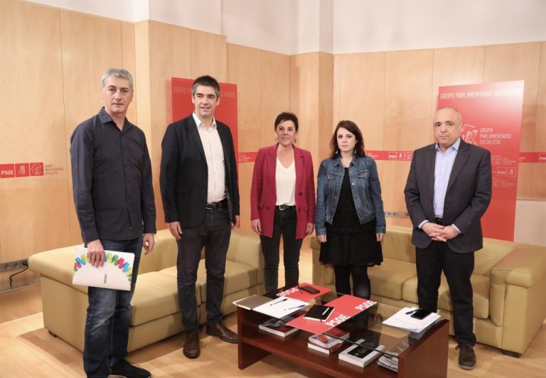 Bildu pide acercar a los presos de ETA y el PSOE confía en su abstención