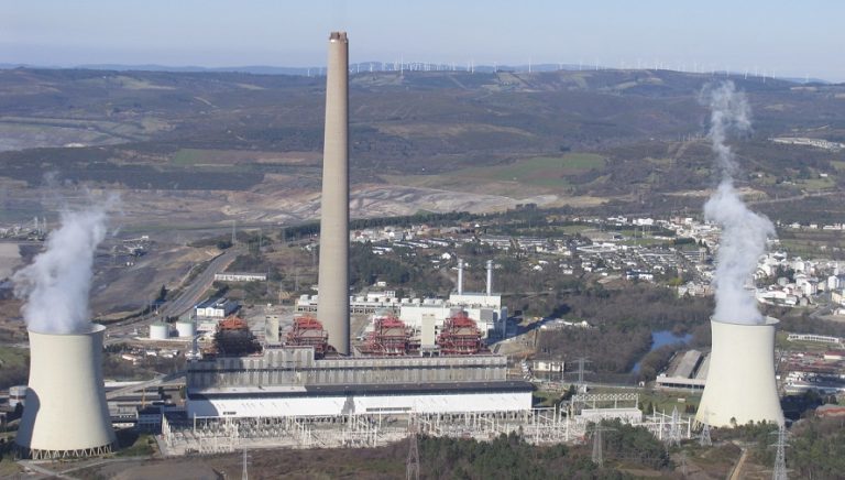 As Pontes se resiste al ‘apagón’ y la Xunta se alinea con los trabajadores