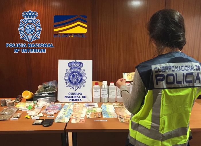 La Policía Nacional detiene a cinco personas por falsificación de moneda 1 Moncloa La Policía Nacional participa en una operación contra la falsificación de moneda