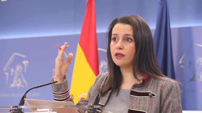 Arrimadas acusa al Gobierno de querer controlar todas las instituciones