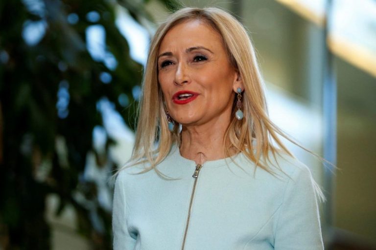 Cifuentes, contra los periodistas: «Muchos no contrastan la información»