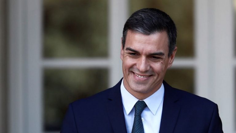 Sánchez renueva la confianza de diez de sus ministros