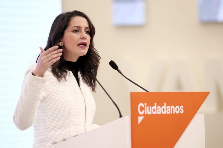 Arrimadas se postula como líder de un Ciudadanos «dirigido por mujeres»