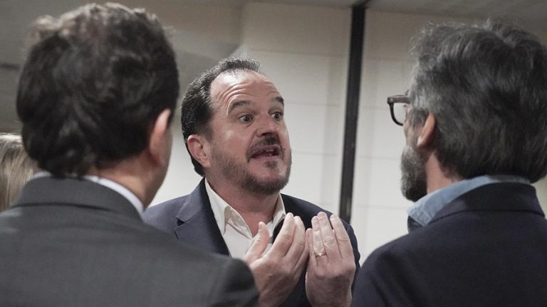 Iturgaiz plantea «aunar fuerzas» con VOX y dice de Abascal que es «una persona maravillosa»