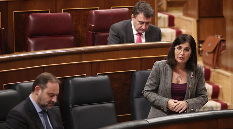 Darias en contra de las lenguas cooficiales como requisito para funcionarios del Estado