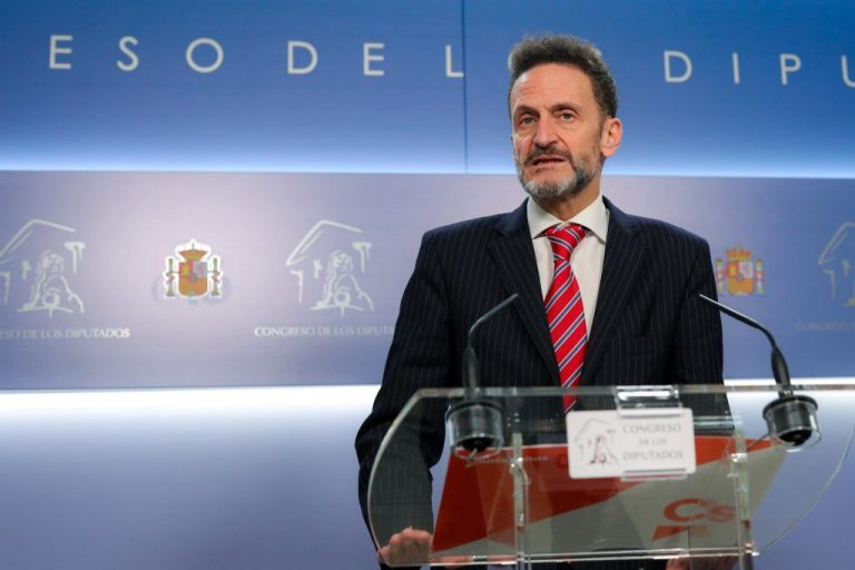 Cs acusa a Sánchez de facilitarle a Torra «vender el independentismo en el extranjero»
