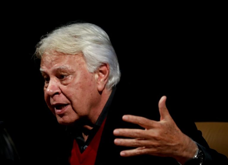 Felipe González presenta su Fundación: España vuelve a su «anormalidad histórica»