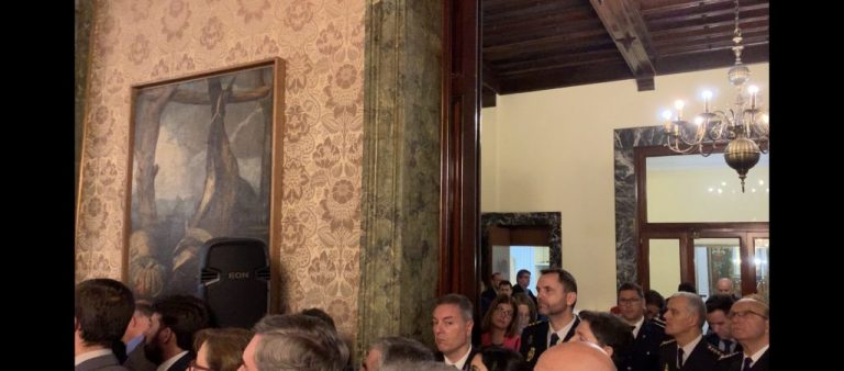 Posse acude al nombramiento de Franco ante la sorpresa de algunos socialistas