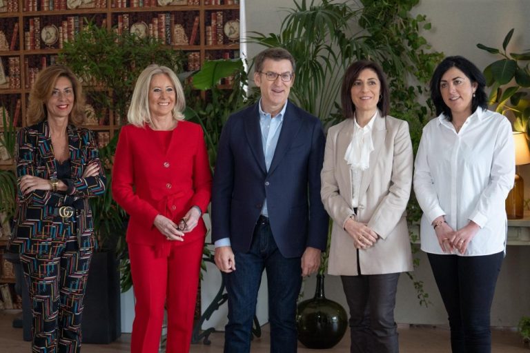 Cuatro mujeres encabezarán las listas del PP en Galicia para el 5 de abril
