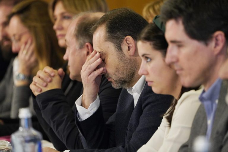 PSOE y Podemos impiden debatir en el Congreso sobre la cita de Ábalos y Delcy Rodríguez