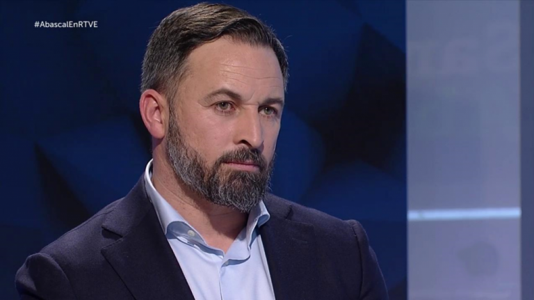 «Luces satánicas» en un horno: TVE mete en un infierno a Santiago Abascal