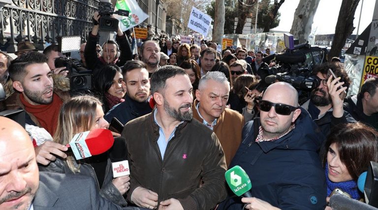 Abascal asegura que hoy se reúnen «un presidente ilegítimo con uno ilegal»