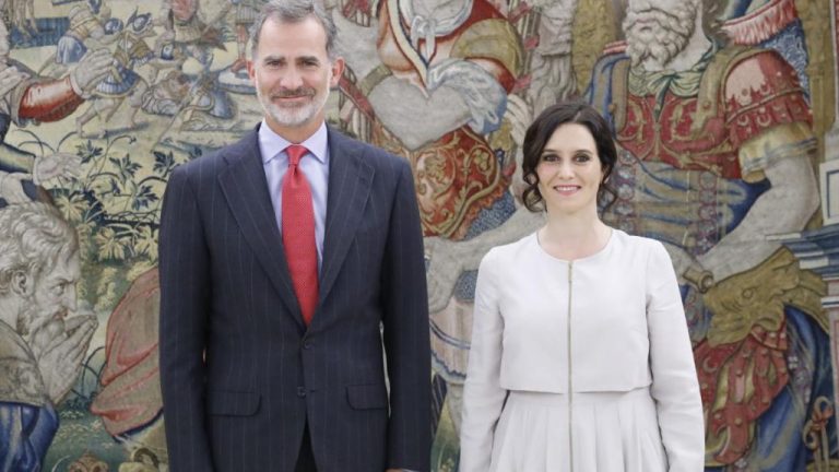 ‘El País’ bendice a Díaz Ayuso como «lideresa» y alternativa a Pablo Casado