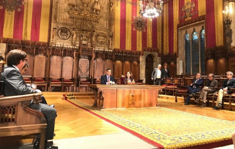 Colau cree que la visita de Sánchez a Torra ayudará a «recuperar la normalidad política»